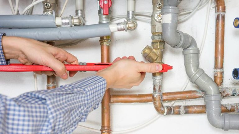 Why Hire Professional Plumbing Contractors For a New Build?
